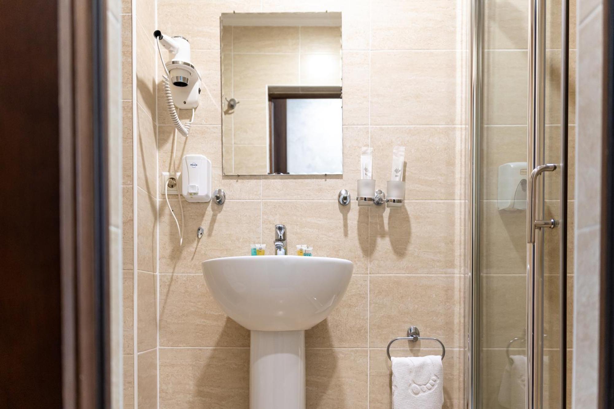 Hotel Mildom Express Almaty Esterno foto