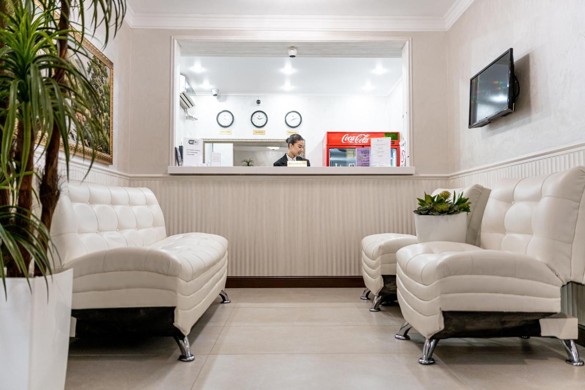 Hotel Mildom Express Almaty Esterno foto