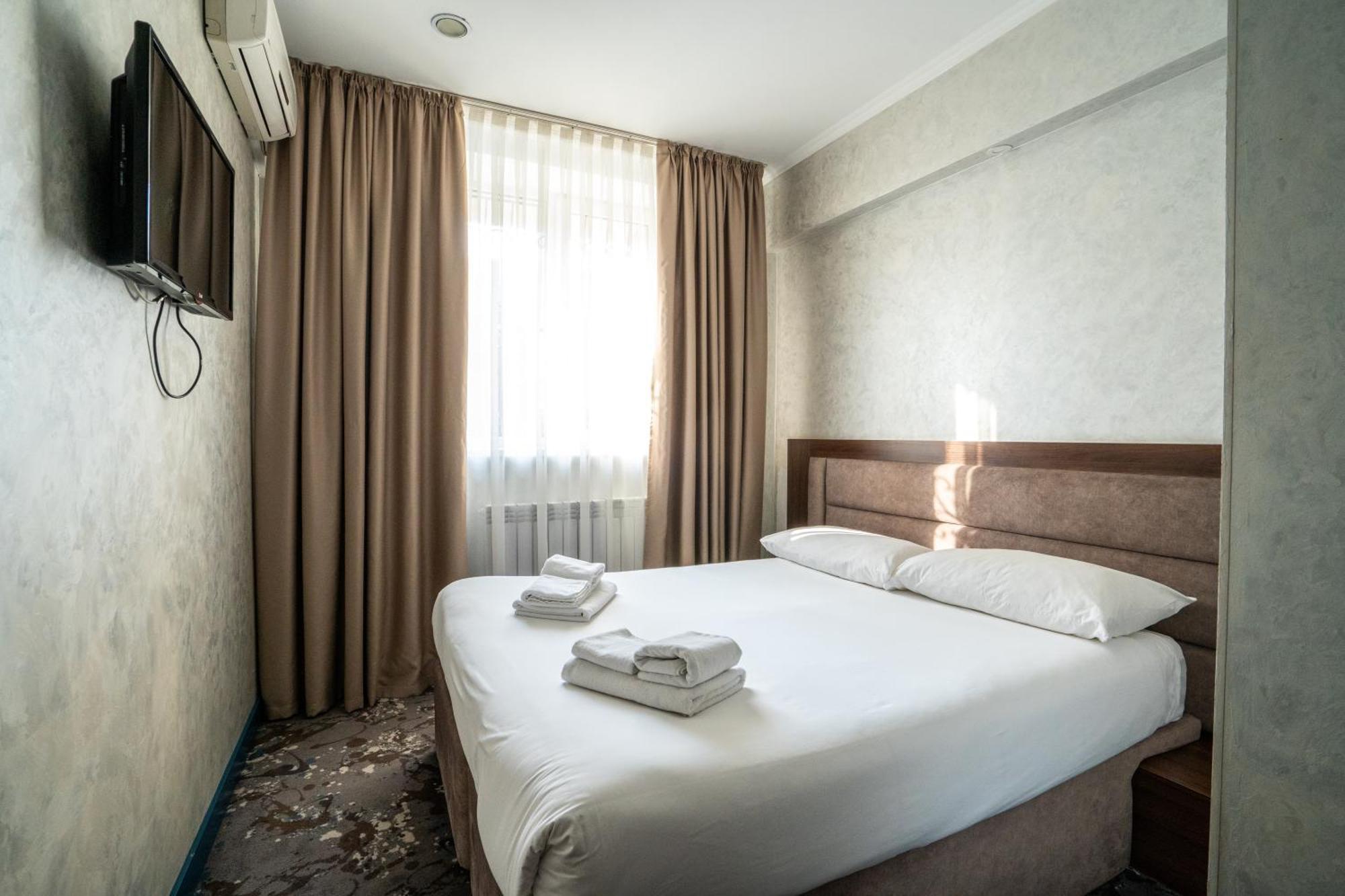 Hotel Mildom Express Almaty Esterno foto