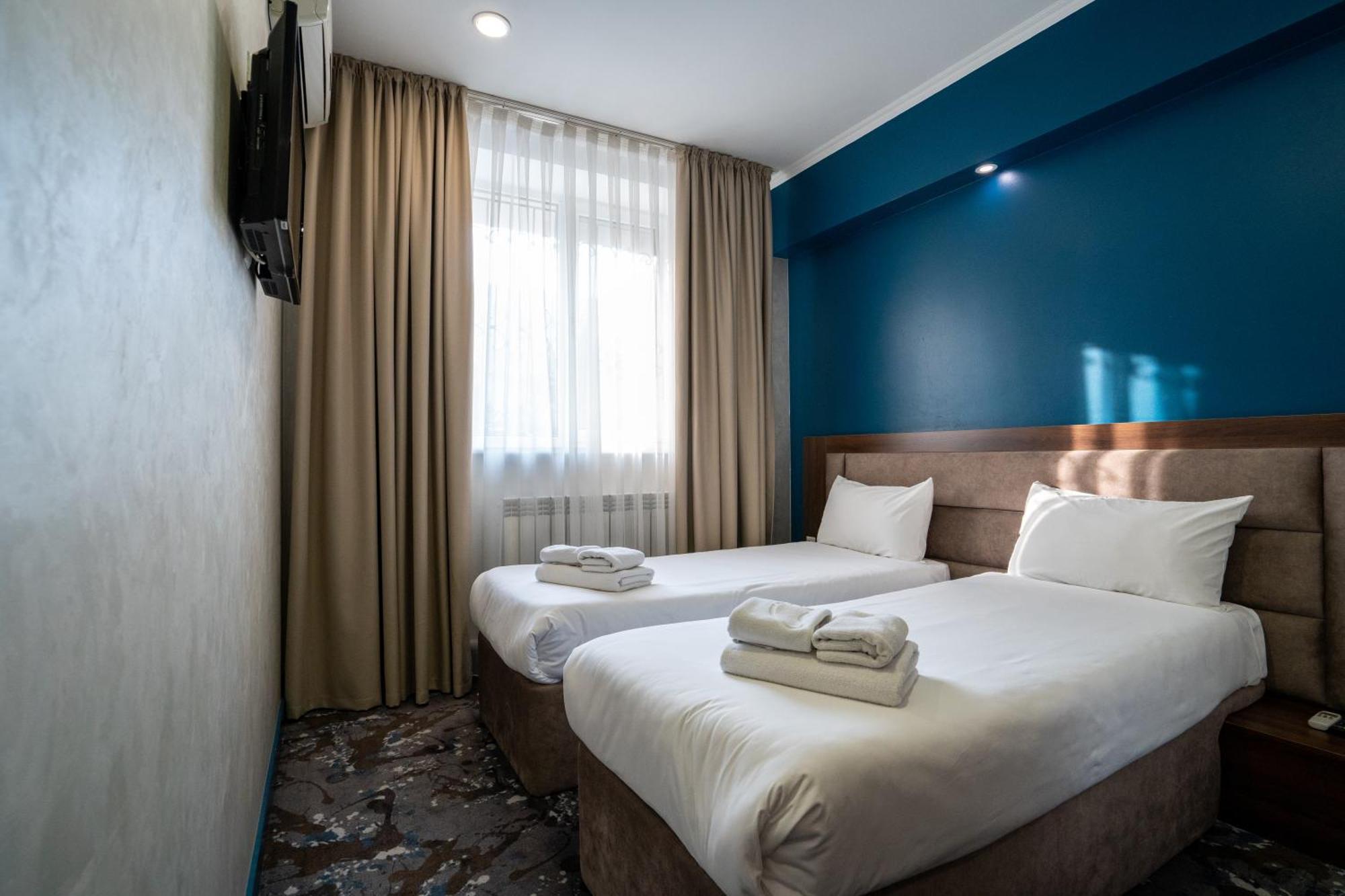 Hotel Mildom Express Almaty Esterno foto