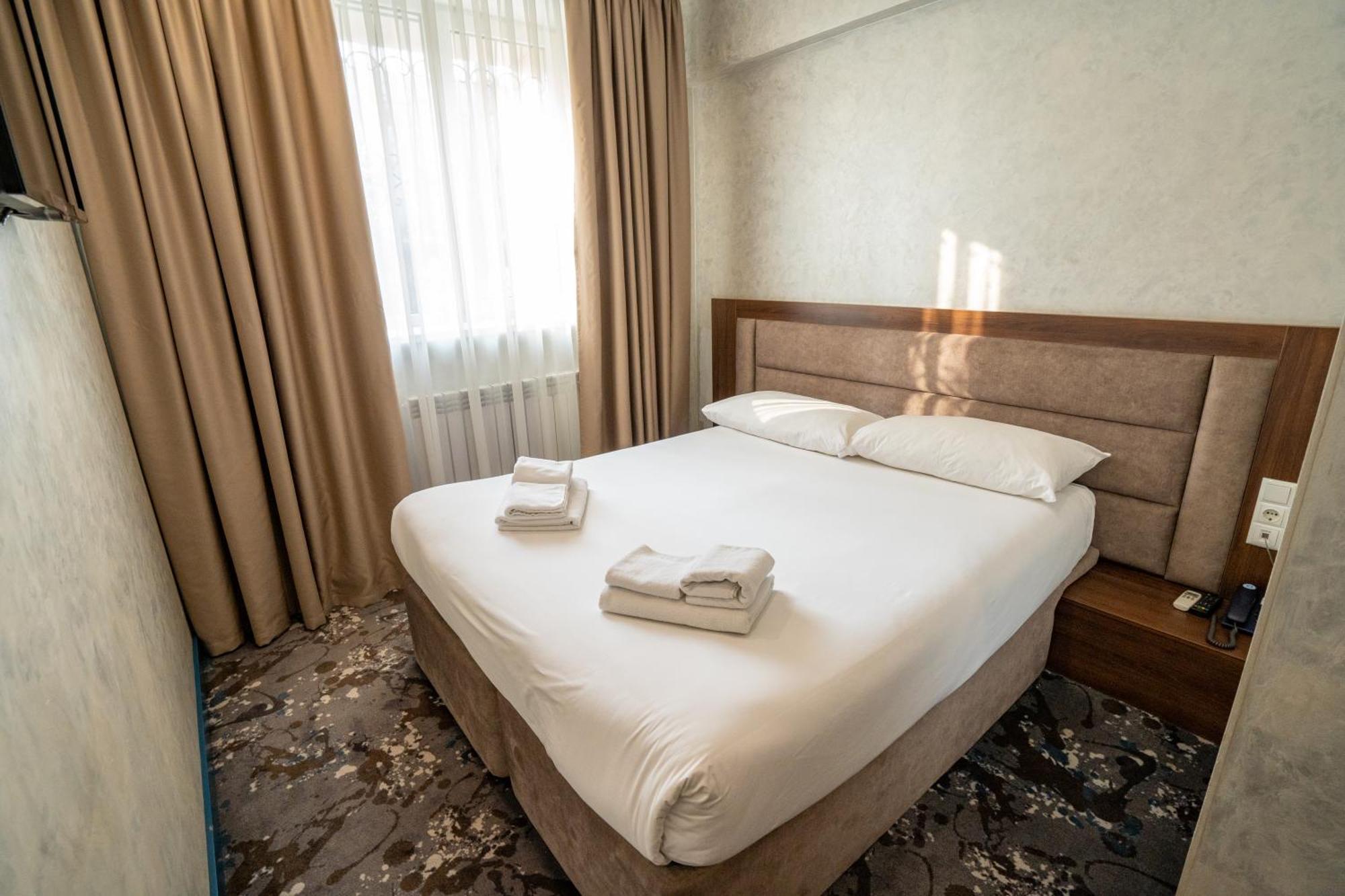 Hotel Mildom Express Almaty Esterno foto