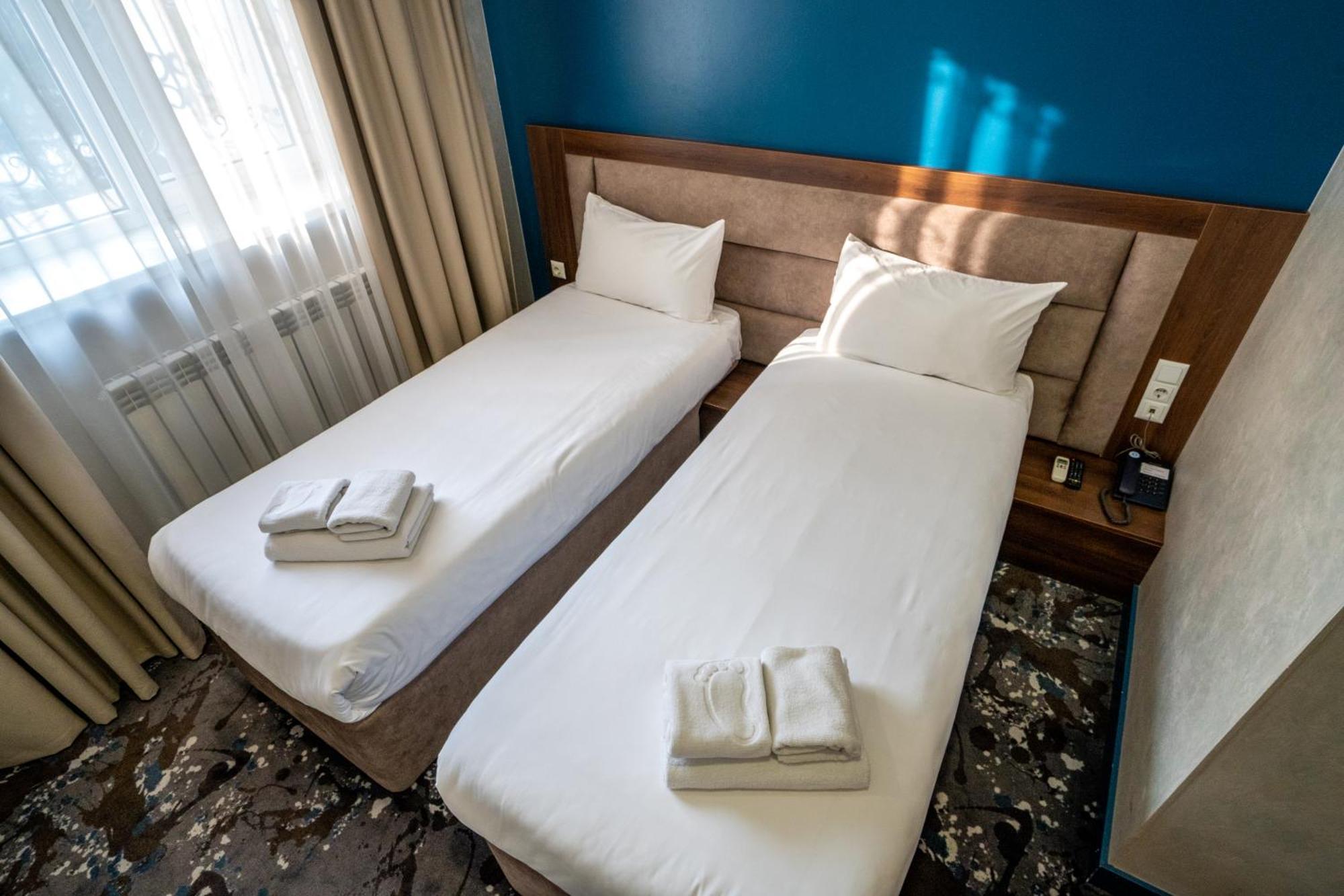 Hotel Mildom Express Almaty Esterno foto