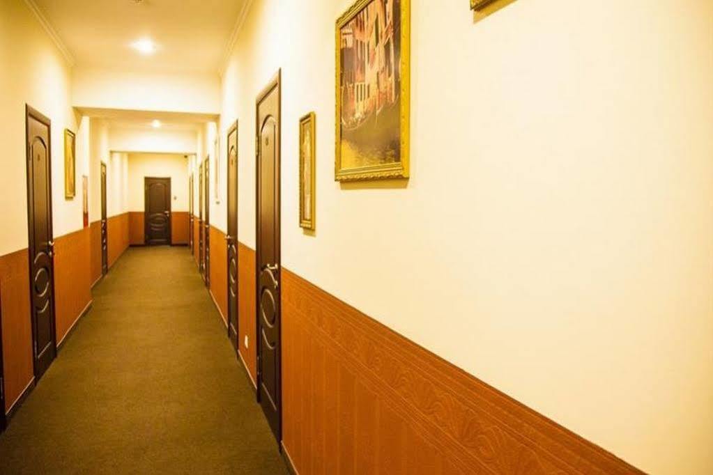 Hotel Mildom Express Almaty Esterno foto