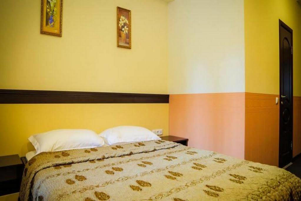 Hotel Mildom Express Almaty Esterno foto